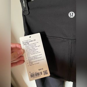 NWT discontinued Lululemon Wunder Under HR, black, 28” size 6